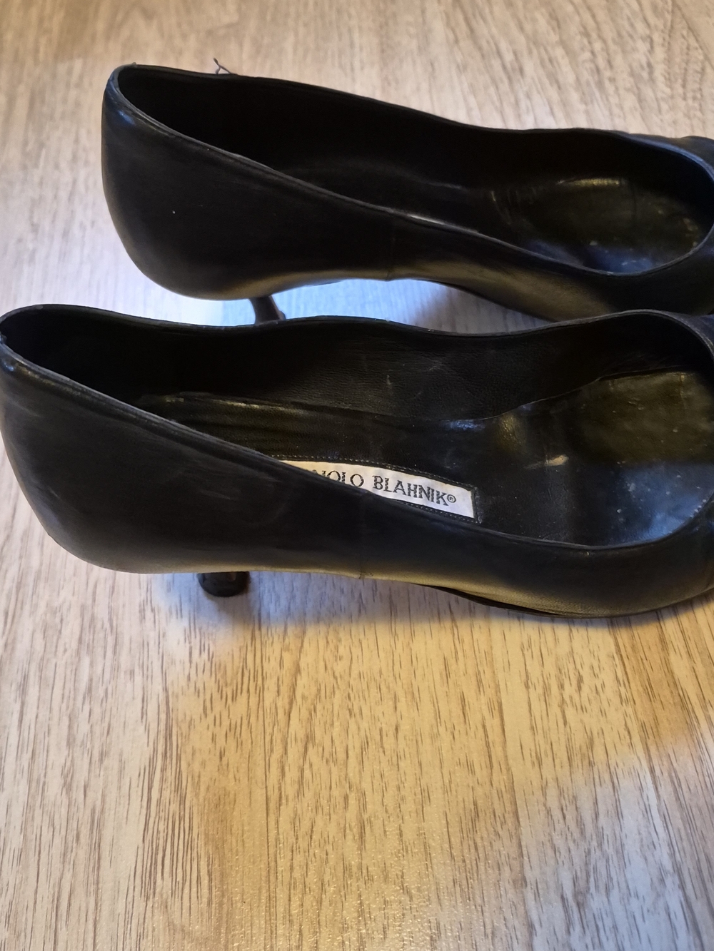 Manolo Blahnik Black Pointed Leather Pumps - Picture 4 of 11